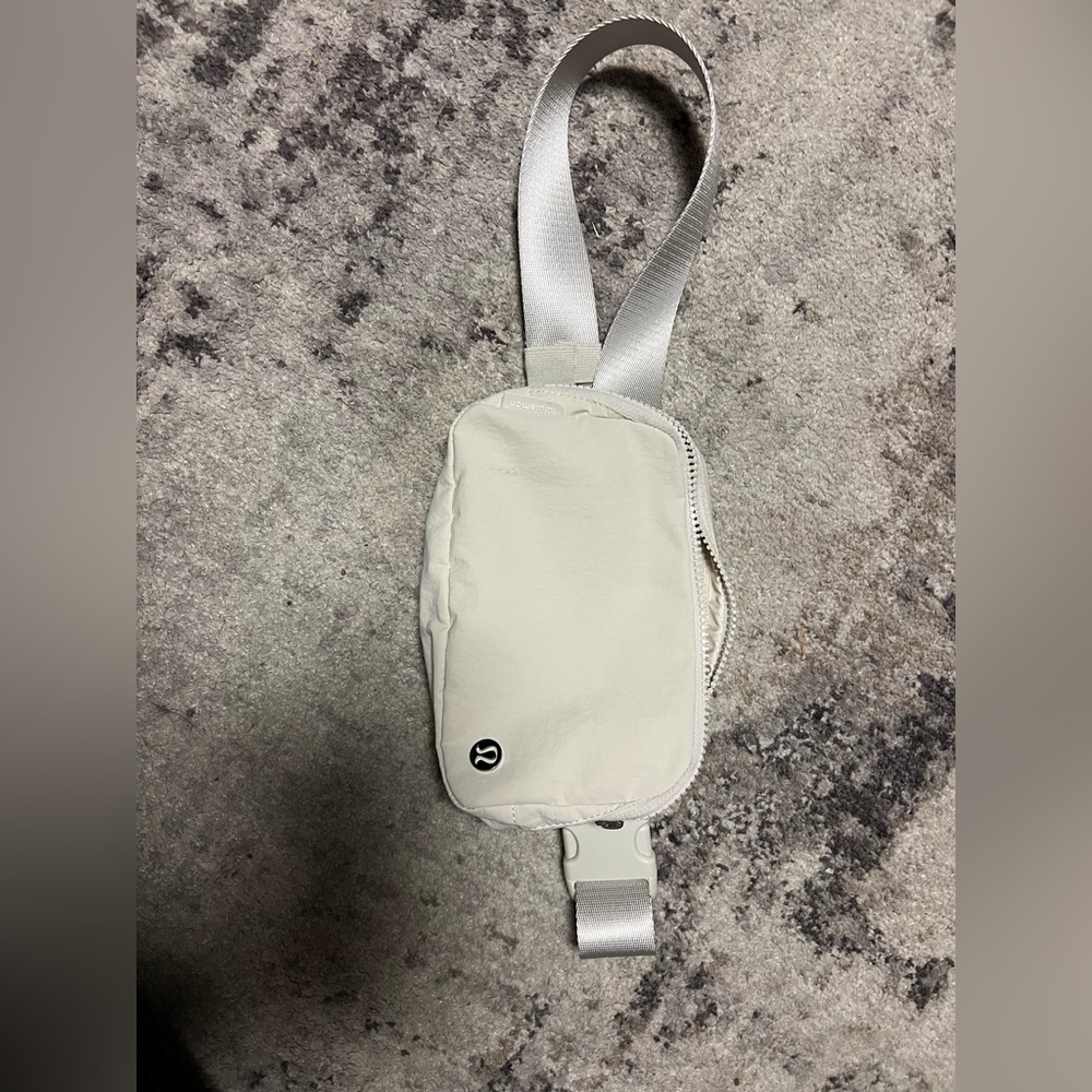 Lululemon Belt Bag - Picture 1 of 2